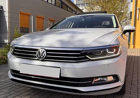 VW Passat Variant Volkswagen 2.0 TSI Highline | Massage | Pano
