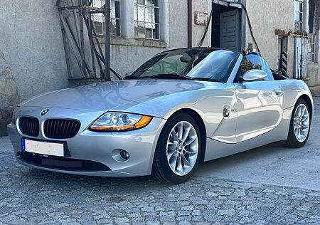 BMW Z4 3.0i SMG Navi/Xenon/M-Fahrwerk Sammlerzustand