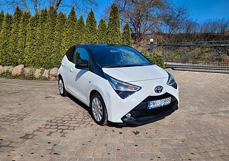 Toyota Aygo (X) Aygo (X) 1,0-l-VVT-i x-play x-play