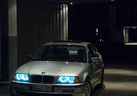 BMW 320i -