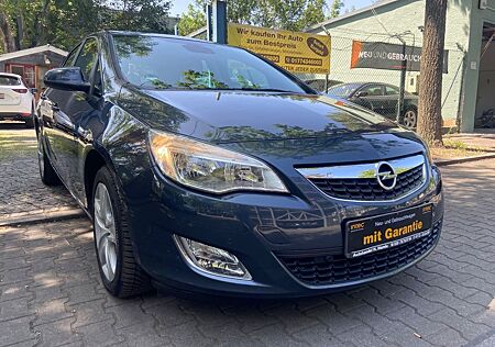 Opel Astra J Lim. 5-trg. Edition