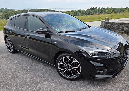 Ford Focus ST-Line 1,5 EcoBoost 8-G LED/B_O/ACC/18"