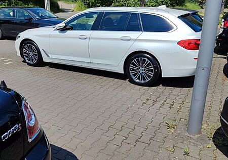 BMW 525d Touring A -Head-Up Checkheft Panorama