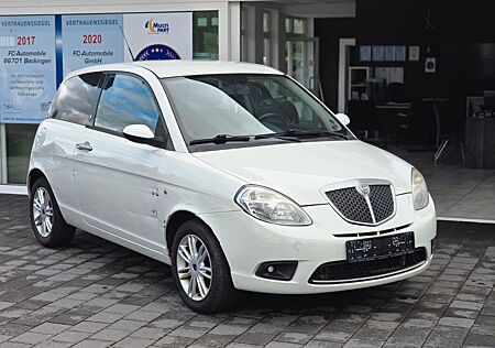 Lancia Ypsilon 1.2 8V Oro