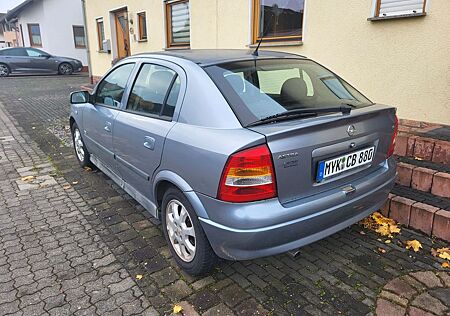 Opel Astra 1.6 -