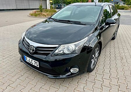 Toyota Avensis Combi 2,2-l-D-4D Automatik Executive...