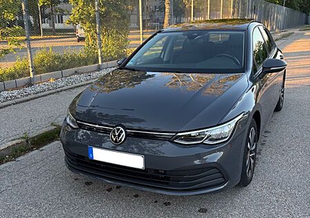 VW Golf Volkswagen 8 / 150PS/Standheizung/United Ausstattung