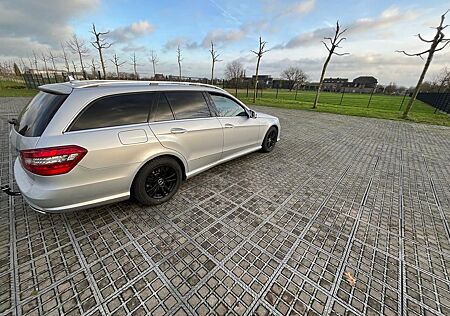 Mercedes-Benz E 250 BlueTEC AVANTGARDE Autom. AVA...