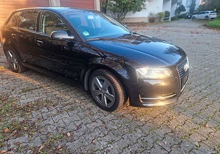 Audi A3 2.0 TDI (DPF) S tr. Ambiente Sportback Am...