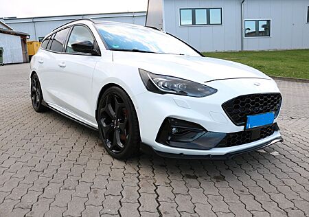 Ford Focus Turnier ST Panoramadach/LED/Navi