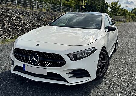 Mercedes-Benz A 220 4MATIC AMG LED AMBIENTE MBUX