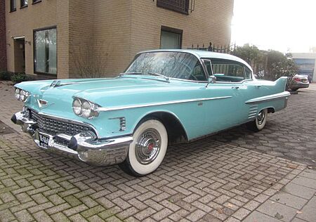Cadillac Deville Sedan serie 62 schöne Auto 1958