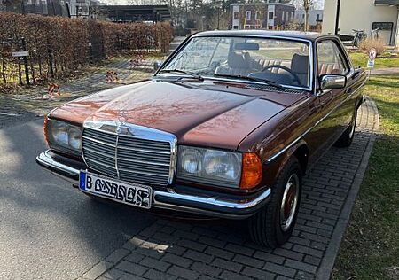 Mercedes-Benz 230 C - W 123 Klassiker in Bestzustand