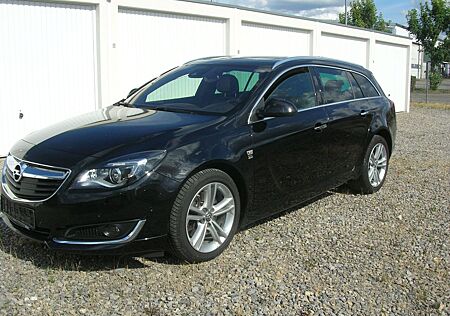 Opel Insignia A Sports Tourer OPC Line 4x4-Navi-Pano.