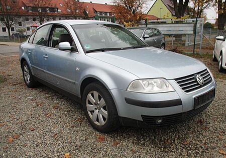 VW Passat Volkswagen Lim. 2.0i /Automatic/TÜV NEU/Wenig KM!