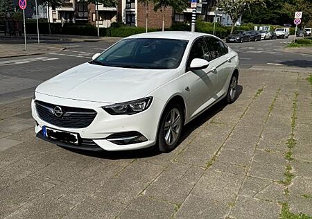 Opel Insignia 1.6 Diesel 100kW Business Edit Auto...