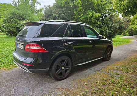 Mercedes-Benz ML 350 BlueTEC 4MATIC - Distronic - AMG 20 Zoll