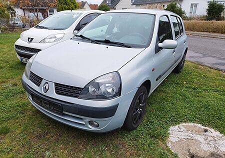 Renault Clio 1.2 16V Privilege Expression