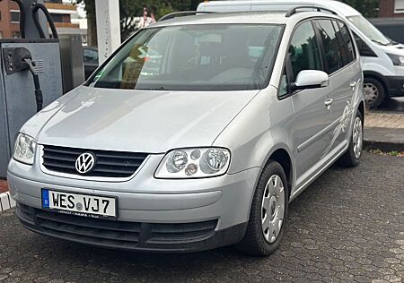 VW Touran Volkswagen 1.6 FSI Highline Highline