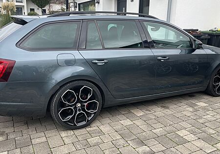 Skoda Octavia 2.0 DSG 4x4 RS Combi StHz, AHK, gr. Navi