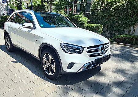 Mercedes-Benz GLC 300 GLC 300e 4Matic,Kam,AHK,Pano,AMGInteri,BusinessP