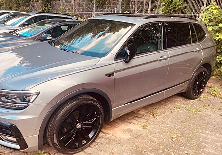 VW Tiguan Allspace Volkswagen Highline 4Motion+Voll !! R -Line