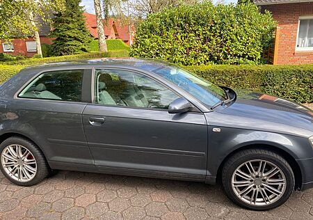 Audi A3 1.6 (mit Standard Alufelgen 3100€)