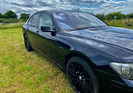 BMW 750Li A -