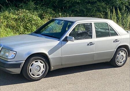 Mercedes-Benz E 230
