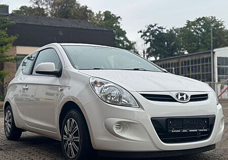 Hyundai i20 AUTOMATIK KLIMA 1 HAND WENIG KM