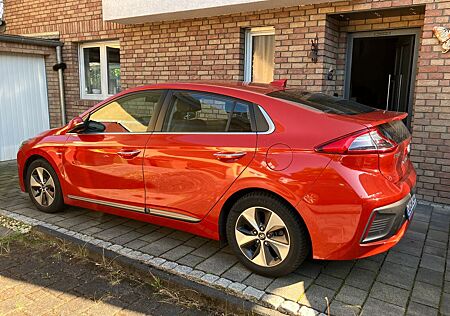 Hyundai Ioniq ELEKTRO Premium in Phoenix Orange