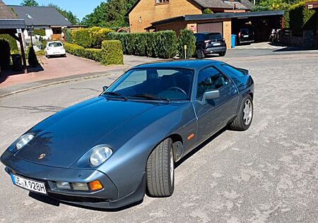 Porsche 928