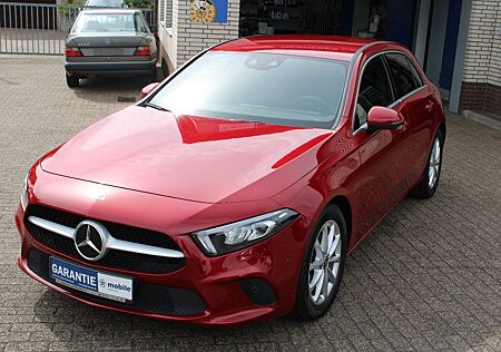 Mercedes-Benz A 220 d Designo Lack*Navi*MBUX*LED*AHK*