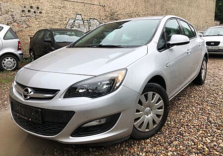 Opel Astra J Lim. 5-trg. Selection