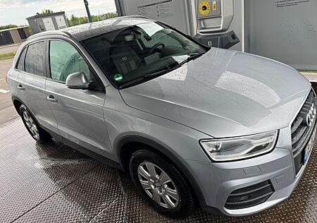 Audi Q3 2.0 TDI - Xenon Scheinwerfer, 8 Fach Bereift