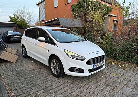 Ford S-Max 2,0TDCi TITANIUM/1.HAND/DESIGN-PAKET/209P