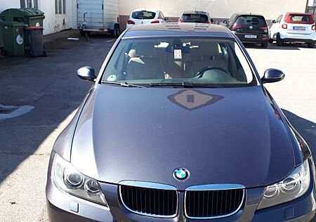 BMW 118i - scheckheftgepflegter 3.er mit Leder