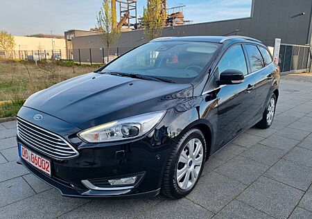 Ford Focus Turnier Titanium/ Xenon /Navi/ Pdc/