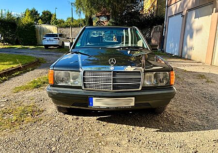 Mercedes-Benz 190 190E W201 Baby-Benz Schwarzblau Metallic