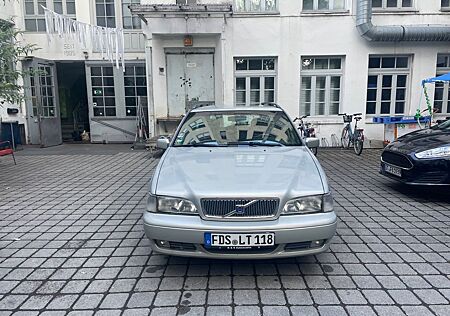 Volvo V70 2.4 103kW
