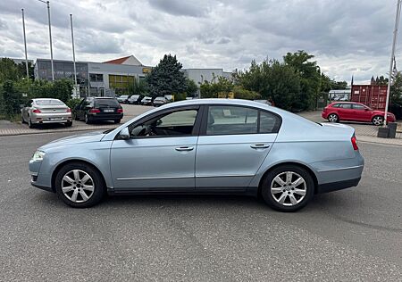 VW Passat Volkswagen 1.8 T tiptronic Basis/Autom/Klima/Shz/Pdc