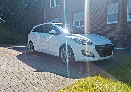 Hyundai i30 1.6 blue GDI YES! Gold