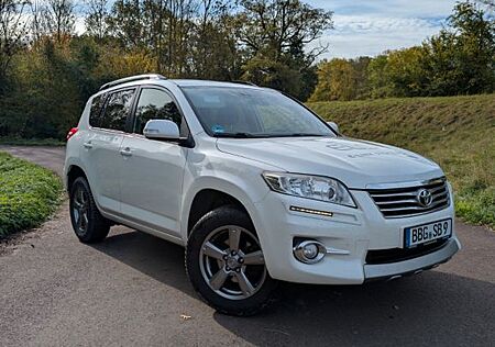 Toyota RAV 4 2,2-l-D-4D 4x4 Executive (Standheizung)
