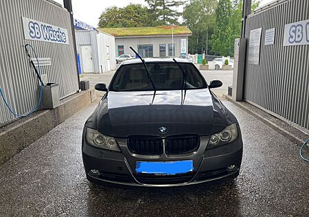 BMW 320i -