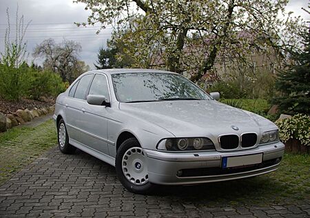 BMW 523