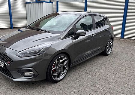 Ford Fiesta 1,5 EcoBoost ST mit Styling-Paket ST ...