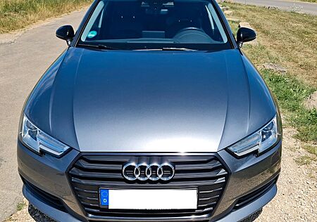 Audi A4 2.0 TFSI ultra Avant Sport VirtualCockp Stand