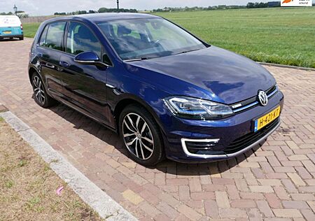 VW Golf Volkswagen E- E-DITION klima NAVI * 9499 NETTO *