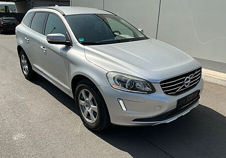 Volvo XC 60 XC60 Momentum 2WD Navi+Leder+Xenon+PDC+2-Zonenkl