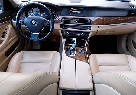 BMW 520d 5 Touring / Leder/ Pano